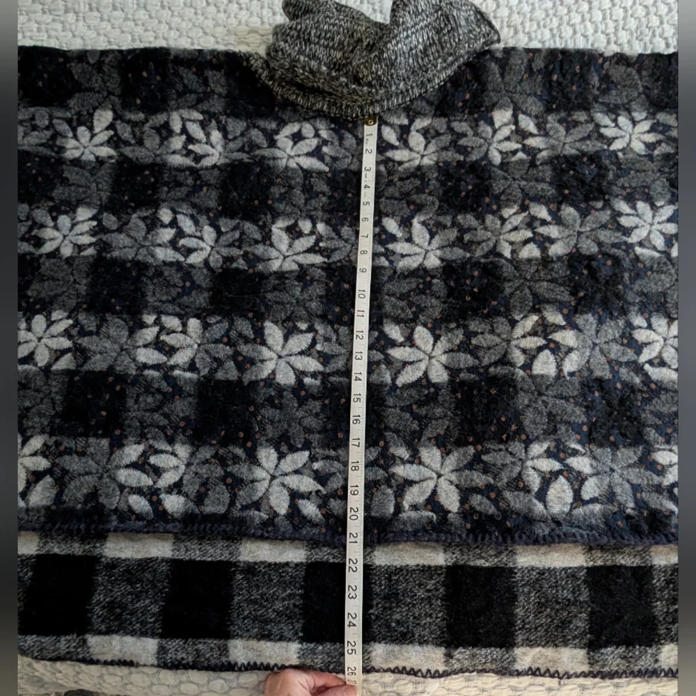 Anthropologie Wintertide Reversible Cowl Neck Poncho - Picture 7 of 7